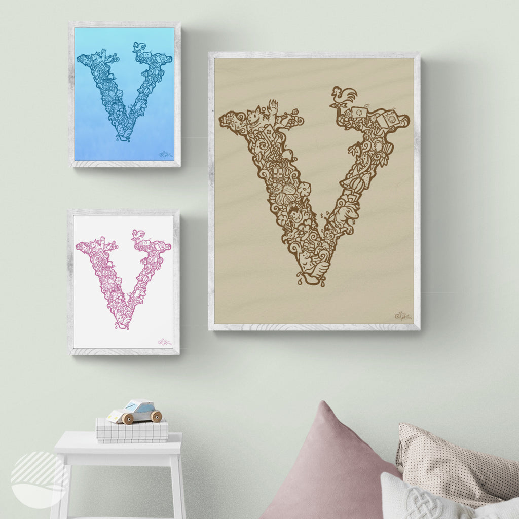 V - Dansk udgave fra Alpe. Her i værelse mockup